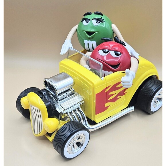 M&M'S REBEL HOT ROD CANDY DISPENSER CAR REBEL WITHOUT A CLUE YELLOW COLLECTIBLE - Picture 4 of 11